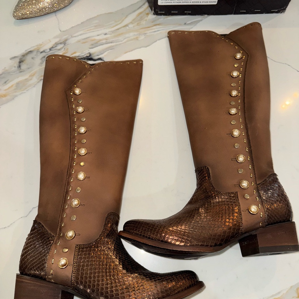 Cuadra Brand Women’s Chic Brown Studded Heeled Boots